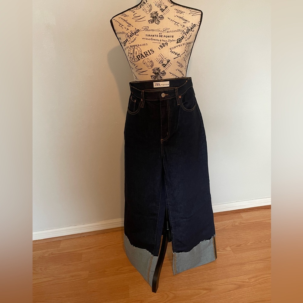 Zara folded up wide leg jeans, size 10. Navy Blue.